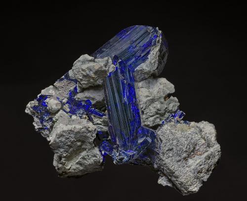 Azurite<br />Touissit, Distrito Touissit, Provincia Jerada, Región Oriental, Marruecos<br />5.7 x 5.0 cm<br /> (Author: am mizunaka)