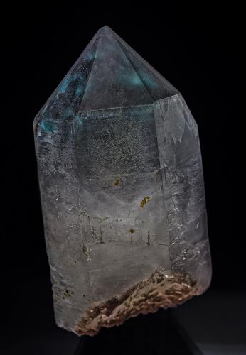 Quartz, Ajoite<br />Mina Messina, Musina (Messina), Distrito Vhembe, Provincia Limpopo, Sudáfrica<br />11.1 x 5.5 cm<br /> (Author: am mizunaka)