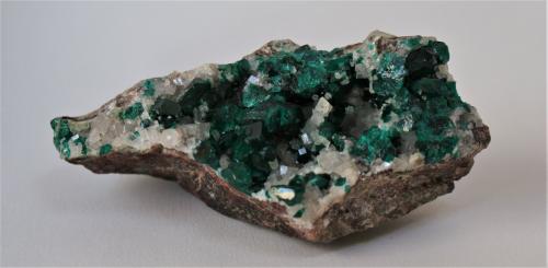 Dioptase<br />República Democrática del Congo (Zaire)<br />100mm x 50mm x 40mm<br /> (Author: Philippe Durand)