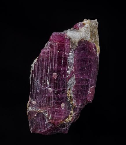 Elbaite<br />Pegmatita Haapaluoma, Seinäjoki, Municipio Seinäjoki, Ostrobotnia del Sur, Finlandia<br />4.3 x 2.5 cm<br /> (Author: am mizunaka)