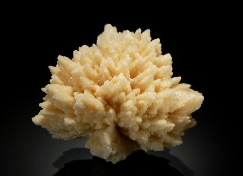 Calcite<br />Mina Herja, Chiuzbaia, Baia Sprie, Maramures, Rumanía<br />3.5 x 5.0 x 5.0 cm.<br /> (Author: crosstimber)