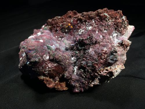 Cuprite, limonite, Malachite<br />Mina Milpillas, Cuitaca, Municipio Santa Cruz, Sonora, México<br />125 mm x 110 mm x 55 mm<br /> (Author: Robert Seitz)