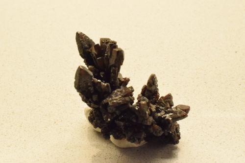 Descloizita<br />Berg Aukas, Distrito Grootfontein, Región Otjozondjupa, Namibia<br />6 x 3,5 x 3 cm<br /> (Autor: Antonio Alcaide)