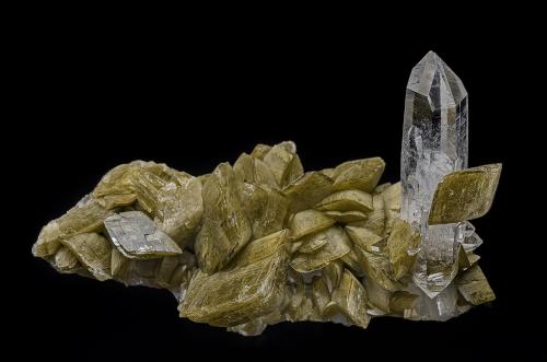 Quartz, Siderite<br />Mina Iouriren (Mina AGM), Akka, Tafraout, Provincia Tiznit, Region Souss-Massa, Marruecos<br />7.7 x 4.8 cm<br /> (Author: am mizunaka)