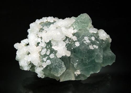 Fluorite<br />Hidalgo del Parral, Municipio Hidalgo del Parral, Chihuahua, México<br />3.5 x 5.5 cm<br /> (Author: crosstimber)