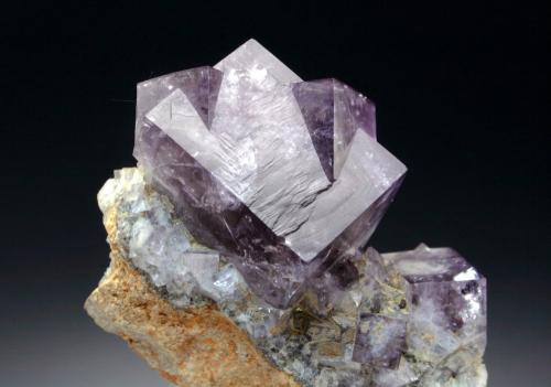 Fluorite<br />Minas Pike Law, Newbiggin, Teesdale, North Pennines Orefield, County Durham, Inglaterra / Reino Unido<br />6x4x3 cm overall size<br /> (Author: Jesse Fisher)