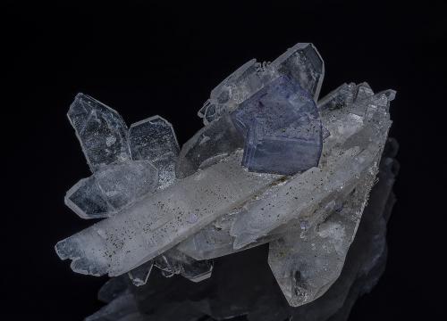 Quartz, Fluorite<br />Mina Yaogangxian, Yizhang, Prefectura Chenzhou, Provincia Hunan, China<br />6.7 x 4.4 cm<br /> (Author: am mizunaka)