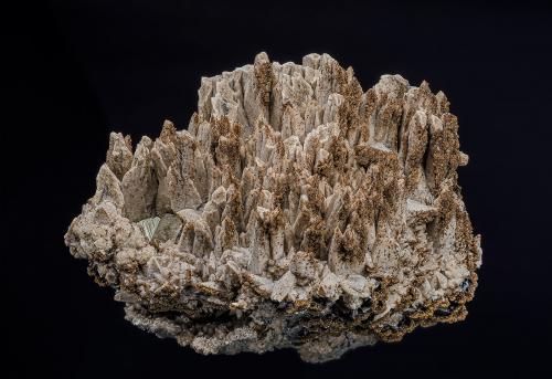 Calcite, Pyrite<br />Prefectura Ezhou, Provincia Hubei, China<br />9.9 x 7.6 cm<br /> (Author: am mizunaka)