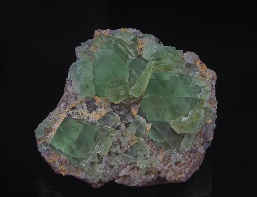 Fluorite<br />Mina William Wise, Westmoreland, Condado Cheshire, New Hampshire, USA<br />8.0 x 8.3 cm<br /> (Author: am mizunaka)