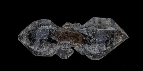 Quartz<br />Mina Treasure Mountain Diamond, Little Falls, Condado Herkimer, New York, USA<br />2.8 x 1.0 cm<br /> (Author: am mizunaka)