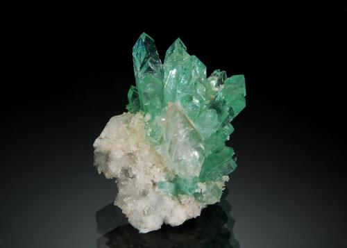 Fluorapophyllite-(K)<br />Colinas Pashan, Embalse Khadakwasla, Pashan, Distrito Pune (Distrito Poonah), Maharashtra, India<br />2.1 x 2.5 cm<br /> (Author: crosstimber)