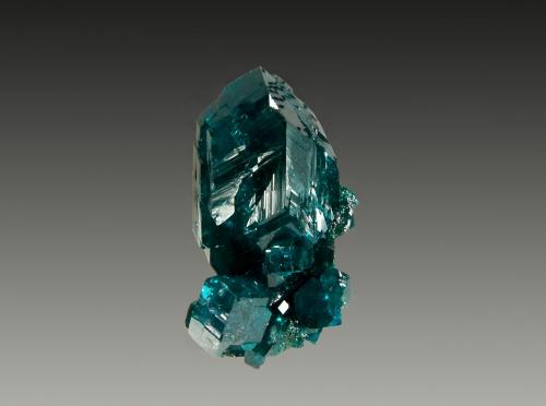 Dioptase<br />Mina Tsumeb, Tsumeb, Región Otjikoto, Namibia<br />1.2 x 2.3 cm<br /> (Author: crosstimber)