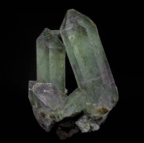 Quartz with Chlorite<br />Garganta del Schin, Thusis, Domleschg, Valle Hinterrhein, Grisones (Grischun; Graubünden), Suiza<br />7.9 x 5.8 cm<br /> (Author: am mizunaka)