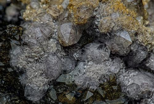 Quartz, Pyrite<br />Mina Potosí, nivel 10, Santo Domingo (Francisco Portillo), Distrito Santa Eulalia, Municipio Aquiles Serdán, Chihuahua, México<br /><br /> (Author: am mizunaka)