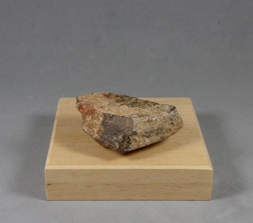 Bismutotantalita<br />Colina Gamba, Distrito Wakiso, Busiiro, Region Central, Uganda<br />4,5 x 3 x 1,7 cm.<br /> (Autor: J. G. Alcolea)