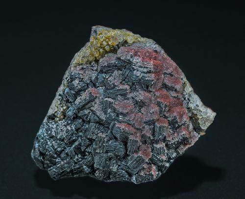 Hematite, Quartz<br />Brézouard, Macizo Los Vosgos, Lapoutroie, Ribeauvillé, Haut-Rhin, Grand Est, Francia<br />5.8 x 5.0 cm<br /> (Author: am mizunaka)