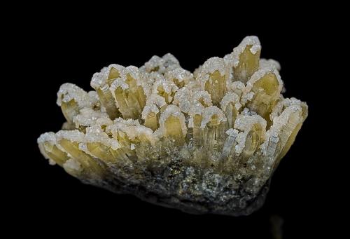 Quartz, Dolomite<br />Zona minera Cavnic, Cavnic, Maramures, Rumanía<br />10.3 x 6.8 cm<br /> (Author: am mizunaka)