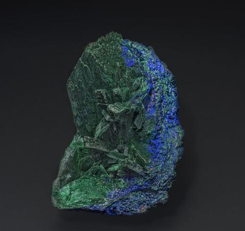 Malachite, Azurite<br />Mina Tsumeb, Tsumeb, Región Otjikoto, Namibia<br />6.5 x 5.5 cm<br /> (Author: am mizunaka)