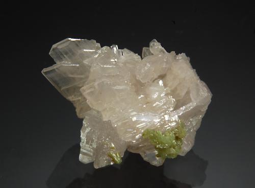 Cerussite<br />Granby Field, Distrito Tri-State, Condado Newton, Missouri, USA<br />1.8 x 2.0 cm<br /> (Author: crosstimber)