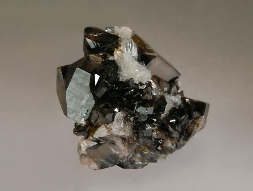 Cassiterite<br />Depósito Amo, Ximeng, Prefectura Pu'er, Provincia Yunnan, China<br />3.7 x 4.5 cm<br /> (Author: crosstimber)