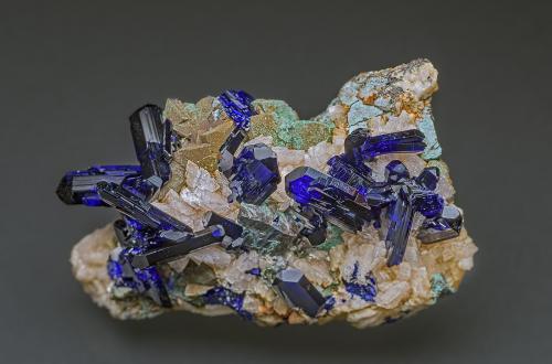 Azurite, Dolomite, Malachite<br />Touissit, Distrito Touissit, Provincia Jerada, Región Oriental, Marruecos<br />5.0 x 3.2 cm<br /> (Author: am mizunaka)