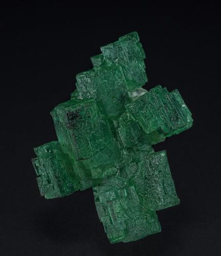 Beryl (variety emerald)<br />Swat, Distrito Swat (Valle Swat), Jaiber Pastunjuá, Paquistán<br />3.0 x 2.5 cm<br /> (Author: am mizunaka)