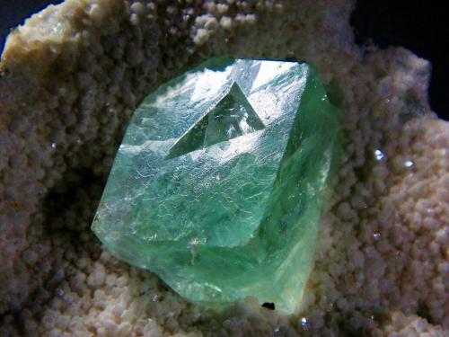 Fluorita y Calcita<br />Mina Xianghualing, Xianghualing, Linwu, Prefectura Chenzhou, Provincia Hunan, China<br />Cristal de 2,5 cm.<br /> (Autor: Antonio P. López)