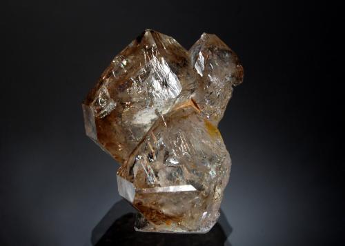 Quartz var. smoky quartz<br />Mina Reel, Iron Station, Condado Lincoln, North Carolina, USA<br />3.6 x 4.7 cm<br /> (Author: crosstimber)