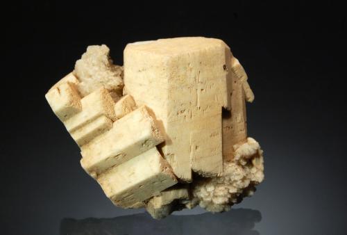 Microcline and Albite<br />Moat Mountain, Hale, Condado Carroll, New Hampshire, USA<br />4.2 x 4.4 cm<br /> (Author: crosstimber)