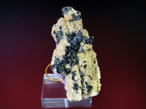 Hematites con Rutilo epitaxial<br />Monte Cervandone, Alpe Devero, Baceno, Valle Ossola, Provincia Verbano-Cusio-Ossola, Piamonte (Piemonte), Italia<br />7 x 4 cm.<br /> (Autor: Antonio P. López)