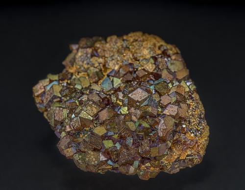 Andradite<br />Mina Kohse, Tenkawa, Yoshino-gun, Prefectura Nara, Región Kinki, Isla Honshu, Japón<br />4.4 x 4.3 cm<br /> (Author: am mizunaka)