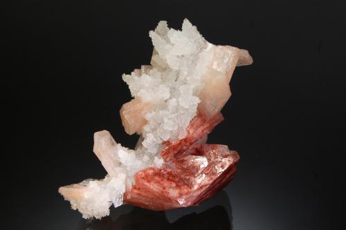 Heulandite-Ca with Stilbite-Ca and Quartz (variety chalcedony)<br />Jalgaon District, Maharashtra, India<br />3.7 x 5.4 cm<br /> (Author: crosstimber)