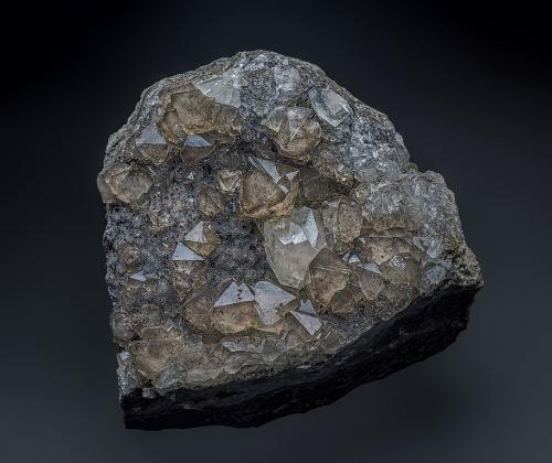 Quartz (variety smoky quartz), Hematite, Calcite<br />Cantera Roncari, East Granby, Condado Hartford, Connecticut, USA<br />11.6 x 11.5 cm<br /> (Author: am mizunaka)