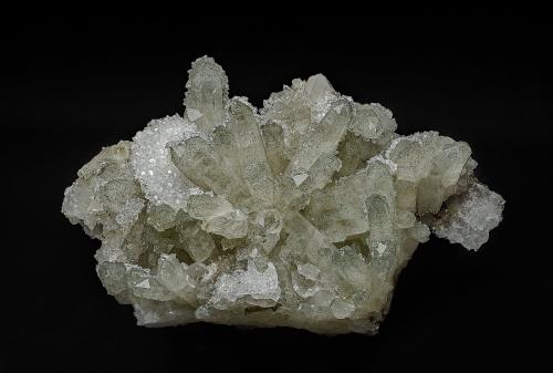 Quartz, Apophyllite<br />Mina 2nd Sovetskii, Dalnegorsk, Distrito urbano Dalnegorsk, Primorsky Krai, Rusia<br />11.4 x 8.4 cm<br /> (Author: am mizunaka)