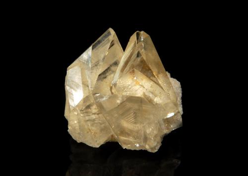 Calcite<br />Mina Ladywash, Eyam, Derbyshire, Inglaterra / Reino Unido<br />1.7 x 1.9 cm<br /> (Author: crosstimber)