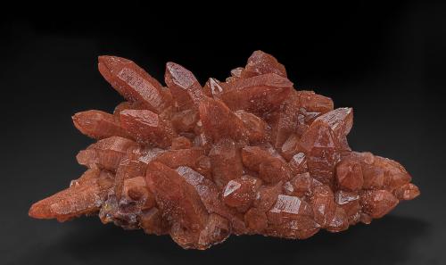 Quartz<br />Tinejdad, Provincia Er Rachidia, Región Drâa-Tafilalet, Marruecos<br />18.5 x 8.0 cm<br /> (Author: am mizunaka)