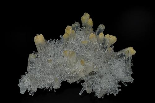 Quartz<br />Cabiche, Quípama, Departamento Boyacá, Colombia<br />16.5 x 14.0 cm<br /> (Author: am mizunaka)