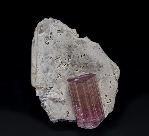 Elbaite, Orthoclase, Lepidolite<br />Mina Himalaya, Gem Hill, Distrito Mesa Grande, San Diego County, California, USA<br />6.4 x 4.6 cm<br /> (Author: am mizunaka)