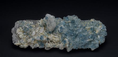 Fluorapatite, Quartz, Bertrandite<br />Pegmatita Golconda, Governador Valadares, Vale do Rio Doce, Minas Gerais, Brasil<br />11.2 x 4.5 cm<br /> (Author: am mizunaka)