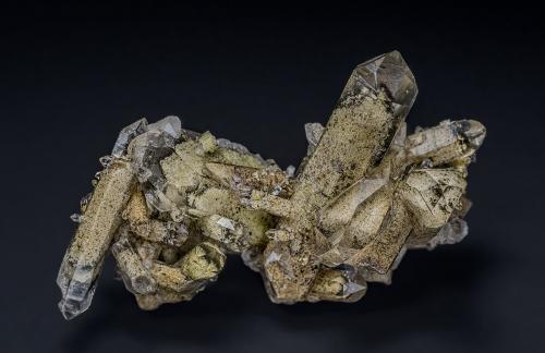 Quartz<br />Curvelo, Minas Gerais, Brasil<br />8.0 x 5.5 cm<br /> (Author: am mizunaka)