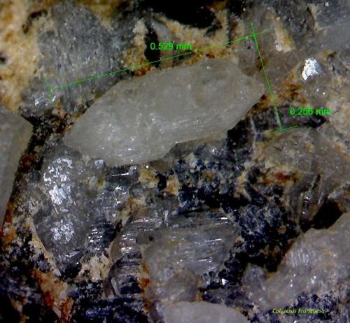 Cerusita<br />Mina Mineralogia, El Molar, Comarca Priorat, Tarragona, Cataluña / Catalunya, España<br />0´529x0´256 mm.<br /> (Autor: Jesus Franquesa Baucells)