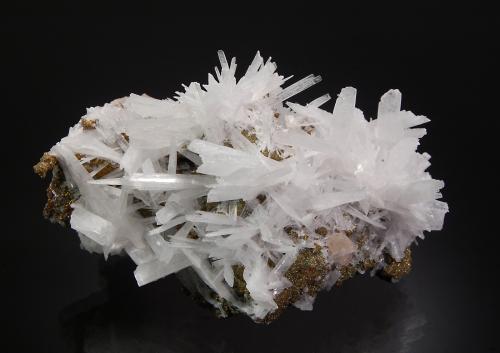 Celestine<br />Cantera White Rock, Clay Center, Condado Ottawa, Ohio, USA<br />5.5 x 6.3 x 10.5 cm<br /> (Author: crosstimber)