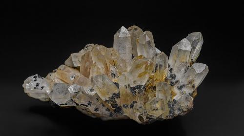 Quartz, Hematite<br />Mina Sennin (Mina Wagasennin), Waga, Kitakami, Prefectura Iwate, Región Tohoku, Isla Honshu, Japón<br />8.1 x 4.4 cm<br /> (Author: am mizunaka)