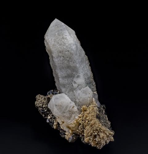 Quartz, Calcite<br />Mina Los Remedios, Taxco de Alarcón, Municipio Taxco, Guerrero, México<br />10.3 x 9.0 cm<br /> (Author: am mizunaka)