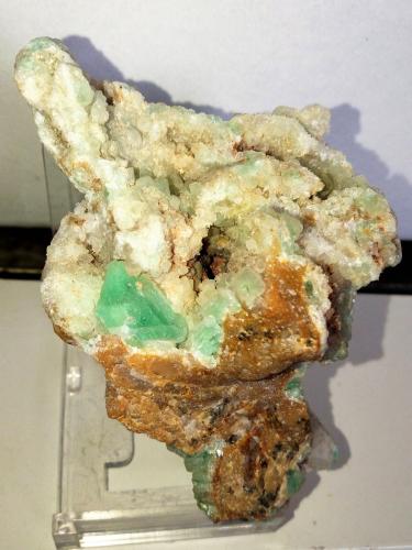 Fluorita<br />Pedrera Berta, Turó de Can Domènech, Serra de Roques Blanques, Sant Cugat del Vallès-El Papiol, Comarca Vallès Occidental / Baix Llobregat, Barcelona, Cataluña / Catalunya, España<br />8x5 cm.<br /> (Autor: Adri Rodríguez)