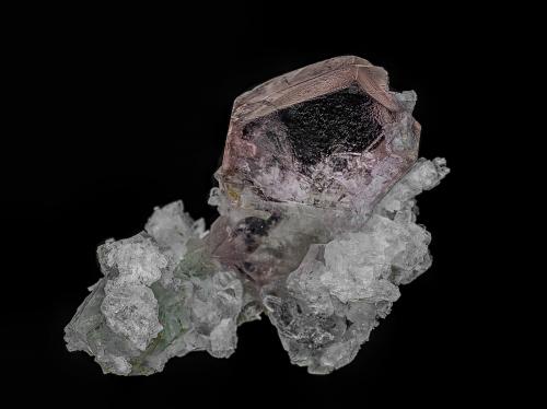 Fluorite<br />Chumar Bakhoor, Valle Hunza, Distrito Nagar, Gilgit-Baltistan (Áreas del Norte), Paquistán<br />4.5 x 3.4 cm<br /> (Author: am mizunaka)