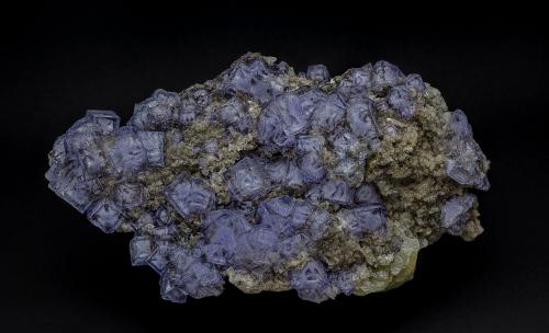 Fluorite<br />Mina Elmwood, Carthage, Distrito Central Tennessee Ba-F-Pb-Zn, Condado Smith, Tennessee, USA<br />10.0 x 5.5 cm<br /> (Author: am mizunaka)