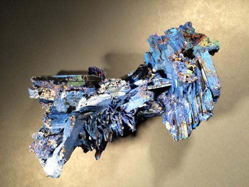 Azurite<br />Touissit, Distrito Touissit, Provincia Jerada, Región Oriental, Marruecos<br />150 mm x 90 mm x 70 mm<br /> (Author: Robert Seitz)