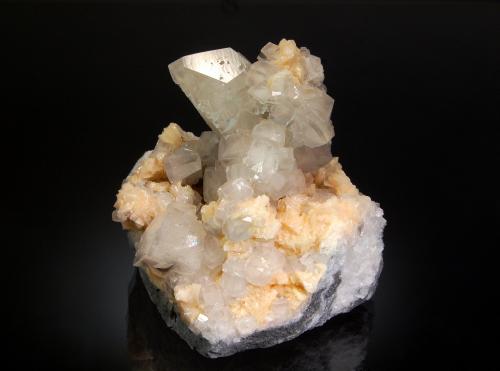 Calcite<br />Mina Manaoshan, Dongpo, Distrito Yizhang, Prefectura Chenzhou, Provincia Hunan, China<br />7.8 x 7.9 x 9.1 cm<br /> (Author: crosstimber)