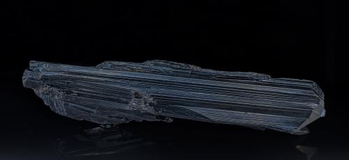 Stibnite<br />Mina Ichinokawa, Saijo, Prefectura Ehime, Isla Shikoku, Japón<br />25.4 x 4.6 cm<br /> (Author: am mizunaka)